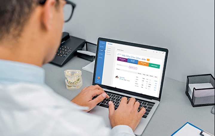 Dentist on laotop on OnPay